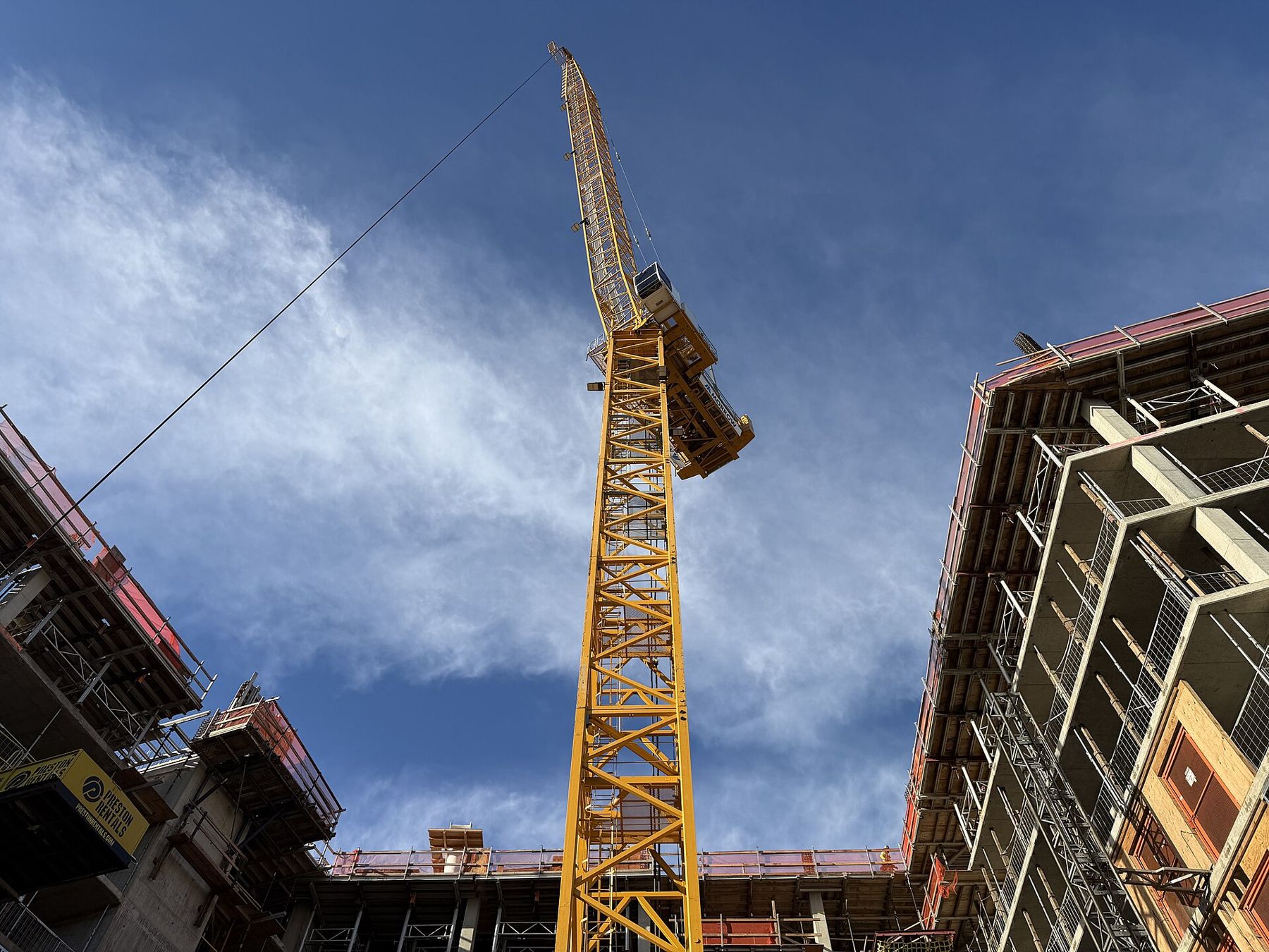 Betonarme yapı ve kule vinç
